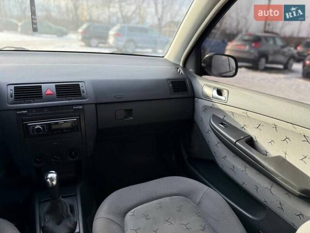 Зеленый Шкода Фабия, объемом двигателя 1.39 л и пробегом 240 тыс. км за 3499 $, фото 12 на Automoto.ua