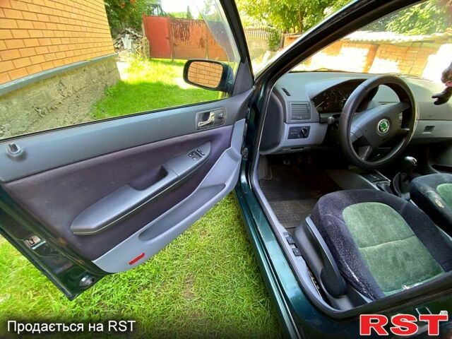 Зелений Шкода Фабія, об'ємом двигуна 1.4 л та пробігом 427 тис. км за 3100 $, фото 11 на Automoto.ua