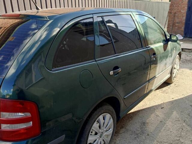 Зеленый Шкода Фабия, объемом двигателя 1.4 л и пробегом 357 тыс. км за 2500 $, фото 1 на Automoto.ua