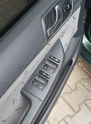 Зелений Шкода Фабія, об'ємом двигуна 1.39 л та пробігом 240 тис. км за 3399 $, фото 21 на Automoto.ua