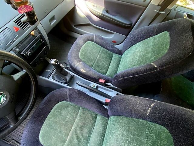 Зелений Шкода Фабія, об'ємом двигуна 1.4 л та пробігом 427 тис. км за 3100 $, фото 9 на Automoto.ua