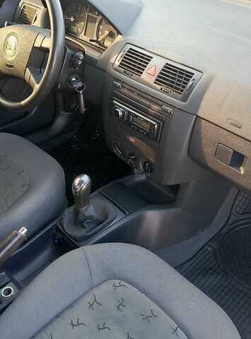 Зеленый Шкода Фабия, объемом двигателя 1.39 л и пробегом 240 тыс. км за 3250 $, фото 10 на Automoto.ua