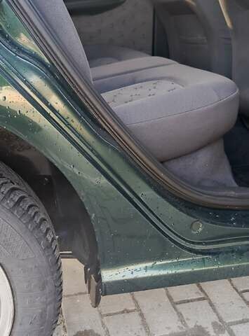 Зеленый Шкода Фабия, объемом двигателя 1.39 л и пробегом 240 тыс. км за 3250 $, фото 13 на Automoto.ua