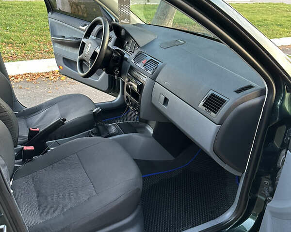 Зеленый Шкода Фабия, объемом двигателя 1.4 л и пробегом 199 тыс. км за 4200 $, фото 19 на Automoto.ua