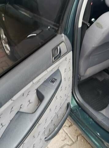 Зелений Шкода Фабія, об'ємом двигуна 1.39 л та пробігом 240 тис. км за 3399 $, фото 19 на Automoto.ua