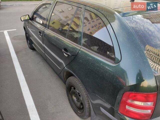 Зеленый Шкода Фабия, объемом двигателя 1.4 л и пробегом 325 тыс. км за 4600 $, фото 7 на Automoto.ua