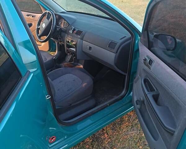 Зеленый Шкода Фабия, объемом двигателя 1.4 л и пробегом 235 тыс. км за 3200 $, фото 11 на Automoto.ua