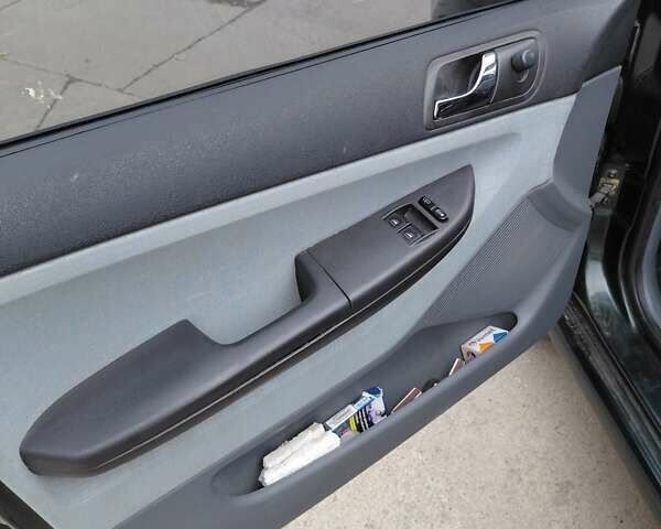 Зеленый Шкода Фабия, объемом двигателя 1.4 л и пробегом 289 тыс. км за 2800 $, фото 9 на Automoto.ua