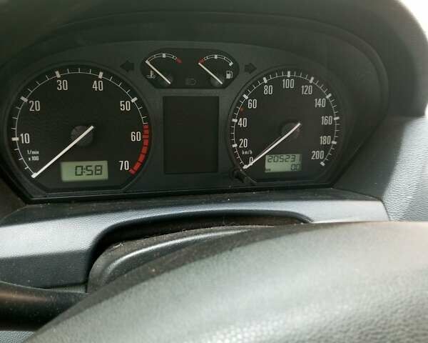 Зеленый Шкода Фабия, объемом двигателя 1.4 л и пробегом 205 тыс. км за 4200 $, фото 4 на Automoto.ua