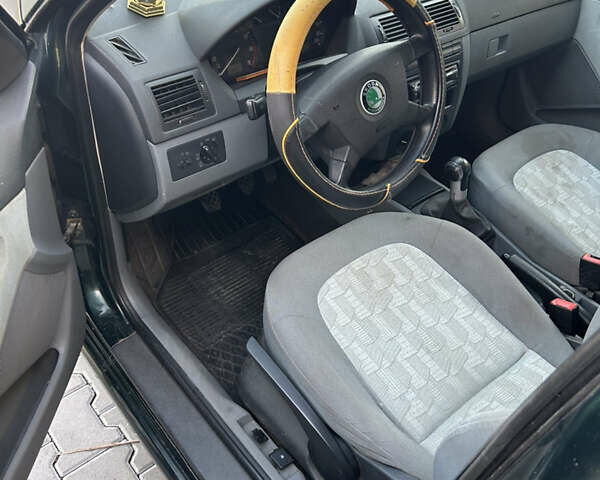 Зелений Шкода Фабія, об'ємом двигуна 1.4 л та пробігом 338 тис. км за 3000 $, фото 20 на Automoto.ua