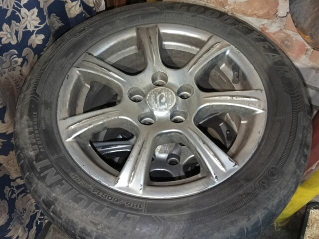 Зеленый Шкода Фабия, объемом двигателя 1.4 л и пробегом 270 тыс. км за 3600 $, фото 6 на Automoto.ua