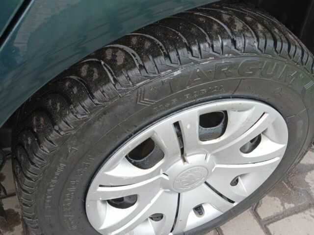 Зеленый Шкода Фабия, объемом двигателя 1.4 л и пробегом 270 тыс. км за 3600 $, фото 2 на Automoto.ua