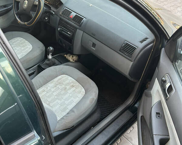 Зелений Шкода Фабія, об'ємом двигуна 1.4 л та пробігом 338 тис. км за 3000 $, фото 23 на Automoto.ua