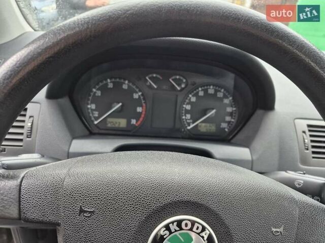 Зелений Шкода Фабія, об'ємом двигуна 1.39 л та пробігом 218 тис. км за 4300 $, фото 12 на Automoto.ua