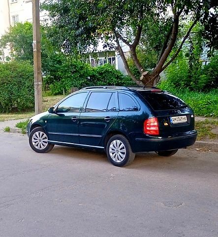 Зеленый Шкода Фабия, объемом двигателя 1.4 л и пробегом 290 тыс. км за 3100 $, фото 3 на Automoto.ua