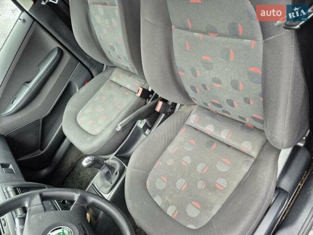 Зелений Шкода Фабія, об'ємом двигуна 1.39 л та пробігом 218 тис. км за 4300 $, фото 17 на Automoto.ua