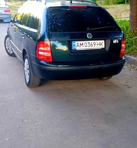 Зеленый Шкода Фабия, объемом двигателя 1.4 л и пробегом 290 тыс. км за 3100 $, фото 1 на Automoto.ua