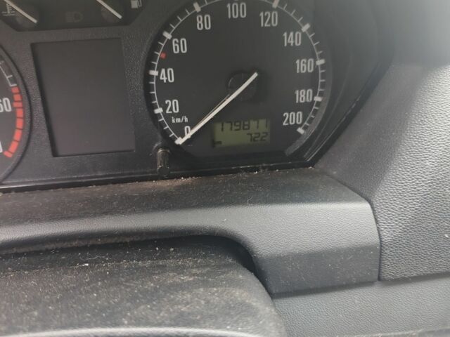 Зелений Шкода Фабія, об'ємом двигуна 1.4 л та пробігом 179 тис. км за 4000 $, фото 4 на Automoto.ua