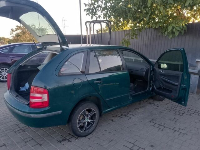 Зеленый Шкода Фабия, объемом двигателя 1.4 л и пробегом 211 тыс. км за 3592 $, фото 7 на Automoto.ua