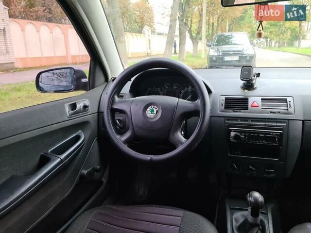 Зеленый Шкода Фабия, объемом двигателя 1.2 л и пробегом 274 тыс. км за 2800 $, фото 3 на Automoto.ua