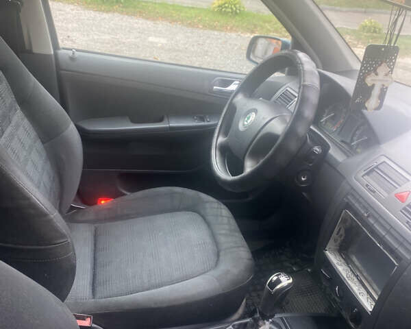 Зелений Шкода Фабія, об'ємом двигуна 1.42 л та пробігом 300 тис. км за 3000 $, фото 3 на Automoto.ua