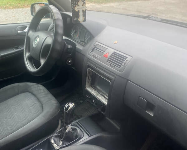 Зелений Шкода Фабія, об'ємом двигуна 1.42 л та пробігом 300 тис. км за 3000 $, фото 4 на Automoto.ua