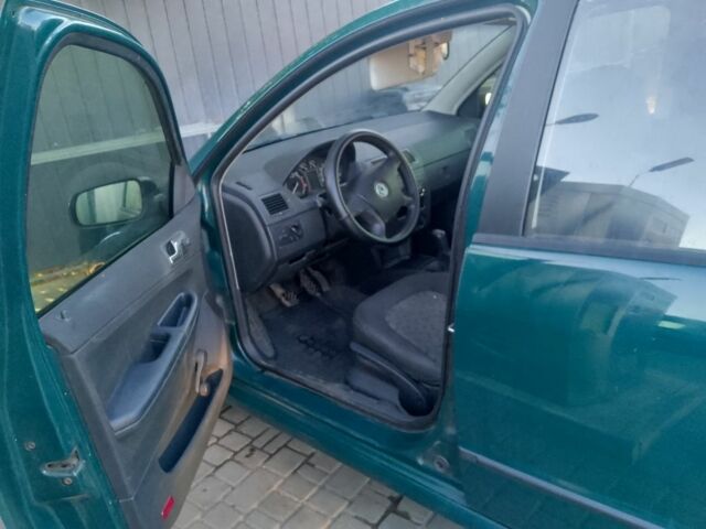 Зеленый Шкода Фабия, объемом двигателя 1.4 л и пробегом 211 тыс. км за 3592 $, фото 2 на Automoto.ua