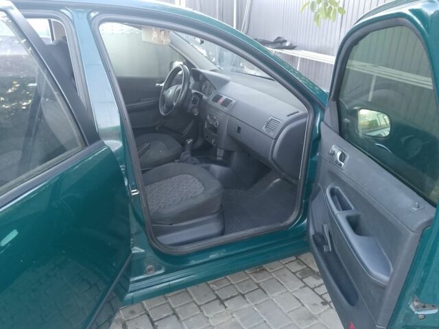 Зеленый Шкода Фабия, объемом двигателя 1.4 л и пробегом 211 тыс. км за 3592 $, фото 6 на Automoto.ua