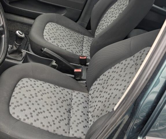 Зеленый Шкода Фабия, объемом двигателя 1.4 л и пробегом 230 тыс. км за 3800 $, фото 6 на Automoto.ua