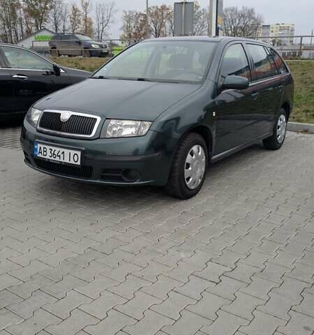 Зеленый Шкода Фабия, объемом двигателя 1.39 л и пробегом 230 тыс. км за 3800 $, фото 1 на Automoto.ua