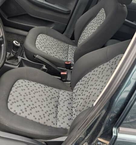 Зеленый Шкода Фабия, объемом двигателя 1.39 л и пробегом 230 тыс. км за 3800 $, фото 8 на Automoto.ua