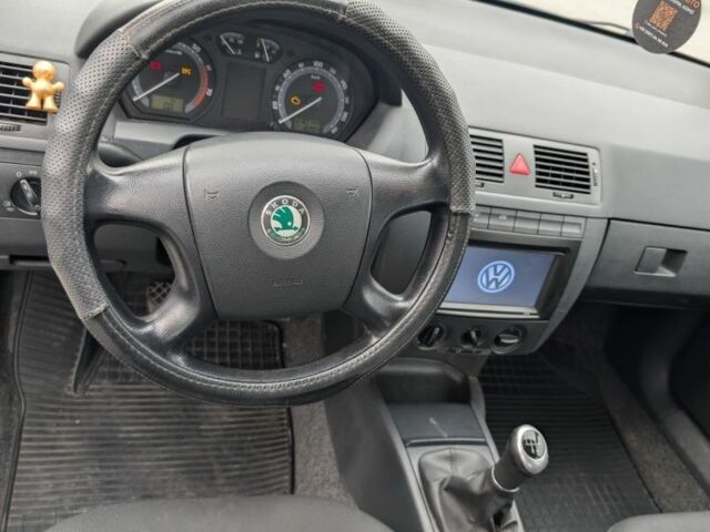 Зеленый Шкода Фабия, объемом двигателя 1.4 л и пробегом 230 тыс. км за 3800 $, фото 5 на Automoto.ua