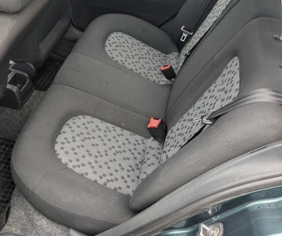 Зеленый Шкода Фабия, объемом двигателя 1.4 л и пробегом 230 тыс. км за 3800 $, фото 7 на Automoto.ua