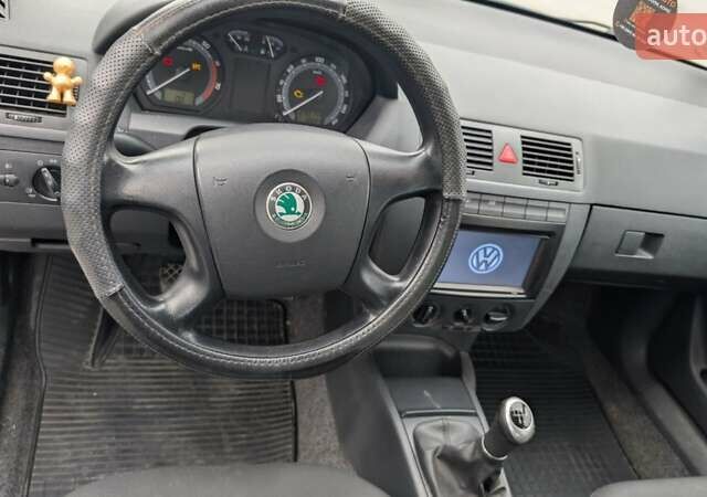 Зеленый Шкода Фабия, объемом двигателя 1.39 л и пробегом 230 тыс. км за 3800 $, фото 7 на Automoto.ua