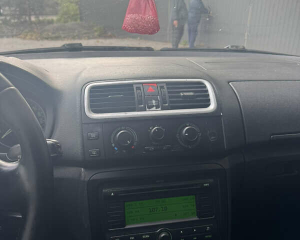 Зеленый Шкода Фабия, объемом двигателя 1.39 л и пробегом 284 тыс. км за 3499 $, фото 8 на Automoto.ua