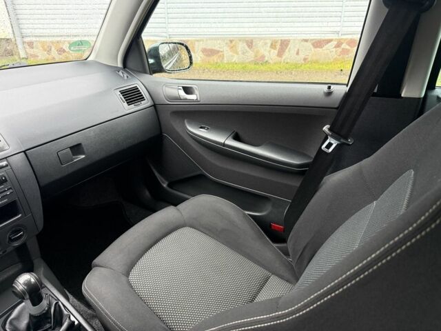 Зеленый Шкода Фабия, объемом двигателя 1.4 л и пробегом 265 тыс. км за 4600 $, фото 12 на Automoto.ua