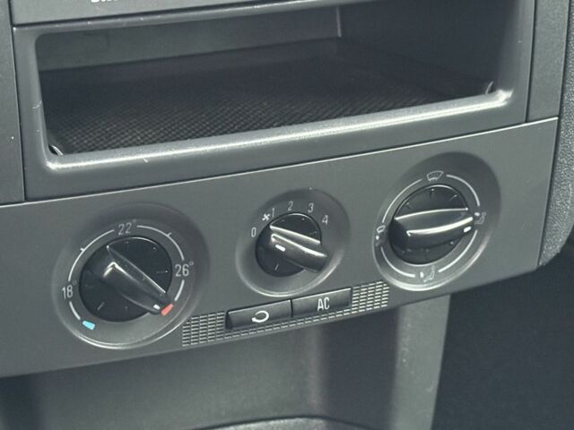 Зеленый Шкода Фабия, объемом двигателя 1.4 л и пробегом 265 тыс. км за 4600 $, фото 14 на Automoto.ua