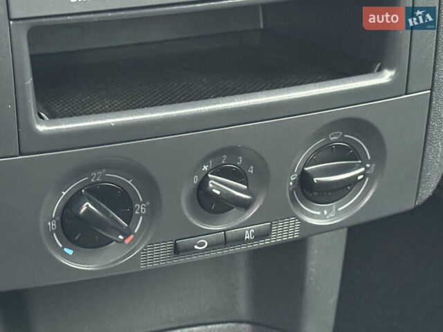 Зелений Шкода Фабія, об'ємом двигуна 1.39 л та пробігом 265 тис. км за 4700 $, фото 14 на Automoto.ua