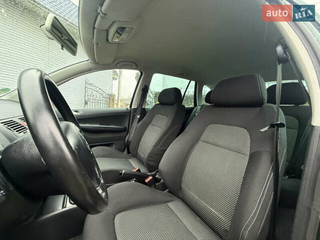 Зелений Шкода Фабія, об'ємом двигуна 1.39 л та пробігом 265 тис. км за 4700 $, фото 10 на Automoto.ua