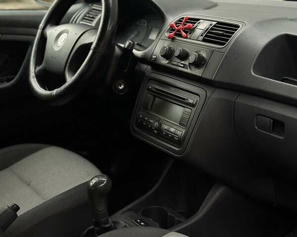 Зеленый Шкода Фабия, объемом двигателя 1.39 л и пробегом 200 тыс. км за 4299 $, фото 45 на Automoto.ua