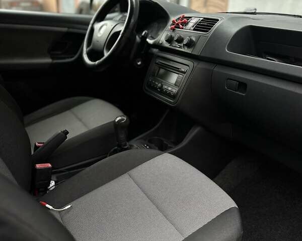 Зеленый Шкода Фабия, объемом двигателя 1.39 л и пробегом 200 тыс. км за 4299 $, фото 46 на Automoto.ua