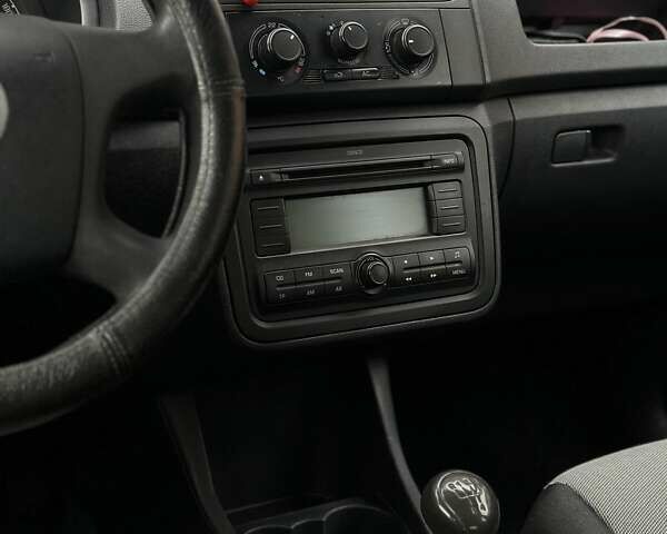 Зеленый Шкода Фабия, объемом двигателя 1.39 л и пробегом 200 тыс. км за 4299 $, фото 37 на Automoto.ua