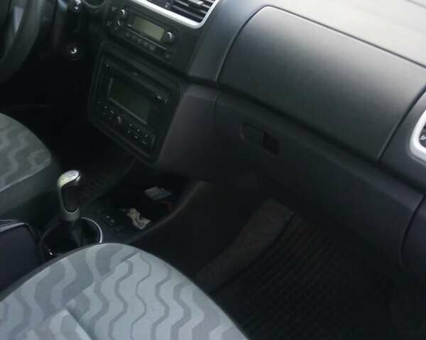 Зеленый Шкода Фабия, объемом двигателя 1.2 л и пробегом 152 тыс. км за 4600 $, фото 8 на Automoto.ua