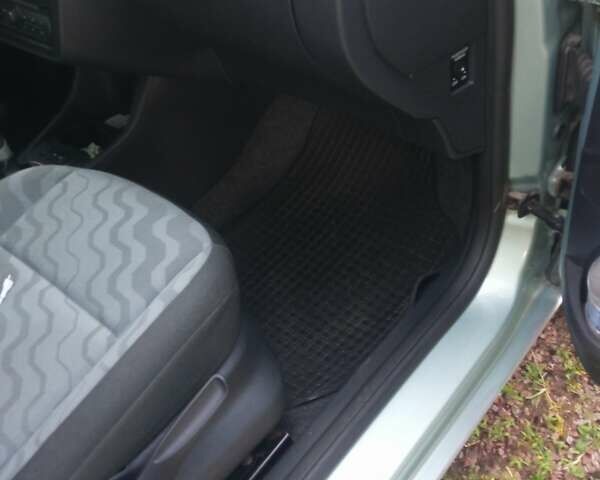 Зеленый Шкода Фабия, объемом двигателя 1.2 л и пробегом 152 тыс. км за 4600 $, фото 12 на Automoto.ua