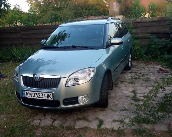 Зеленый Шкода Фабия, объемом двигателя 1.2 л и пробегом 152 тыс. км за 4600 $, фото 1 на Automoto.ua