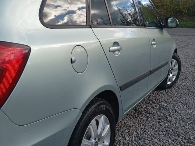 Зеленый Шкода Фабия, объемом двигателя 1.6 л и пробегом 245 тыс. км за 5200 $, фото 2 на Automoto.ua