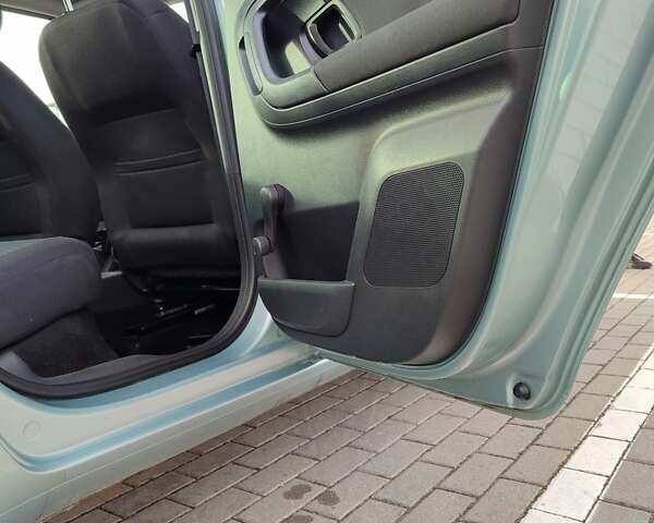 Зеленый Шкода Фабия, объемом двигателя 1.2 л и пробегом 193 тыс. км за 5500 $, фото 20 на Automoto.ua