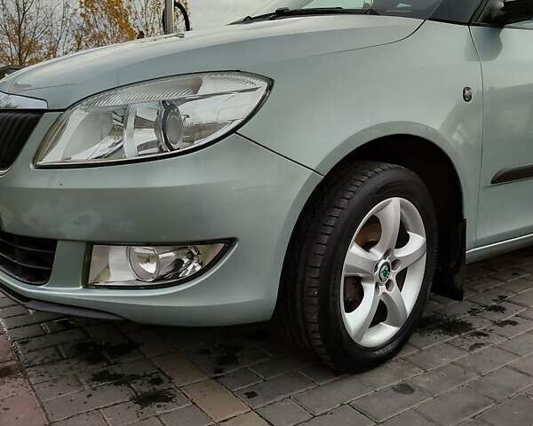 Зеленый Шкода Фабия, объемом двигателя 1.2 л и пробегом 193 тыс. км за 5500 $, фото 1 на Automoto.ua