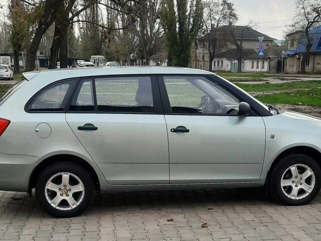Зеленый Шкода Фабия, объемом двигателя 1.2 л и пробегом 168 тыс. км за 4400 $, фото 2 на Automoto.ua