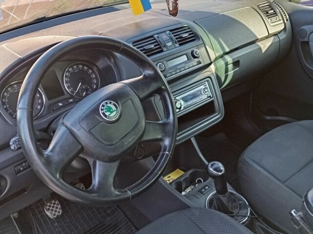 Зеленый Шкода Фабия, объемом двигателя 1.6 л и пробегом 245 тыс. км за 5200 $, фото 4 на Automoto.ua